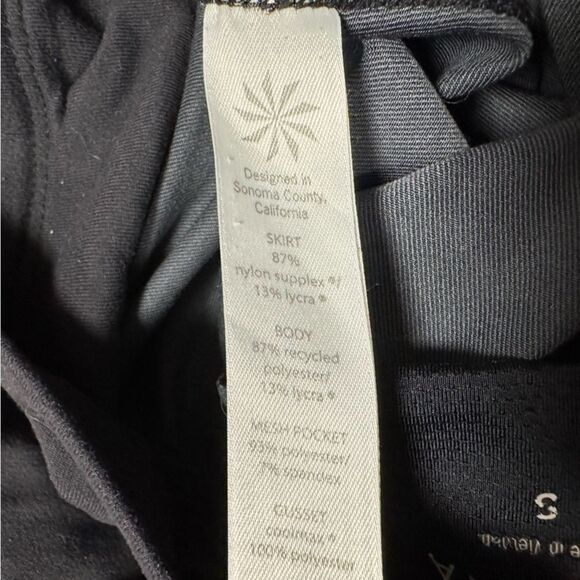 Athleta Contender 2-in-1 Capri Skirted Cropped Leggings Size Small - Picture 6 of 9